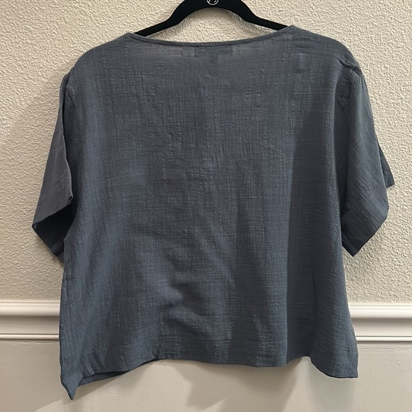 Lulu’s Signorina Grey Short Sleeve Top - Picture 5 of 5